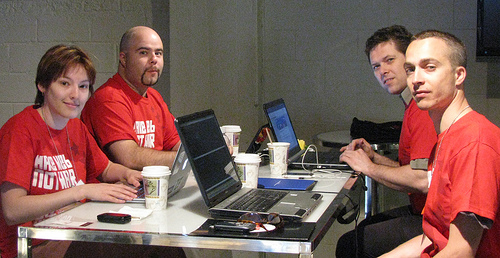 Des gens de PHP Québec et devLAB Montréal sur la même table